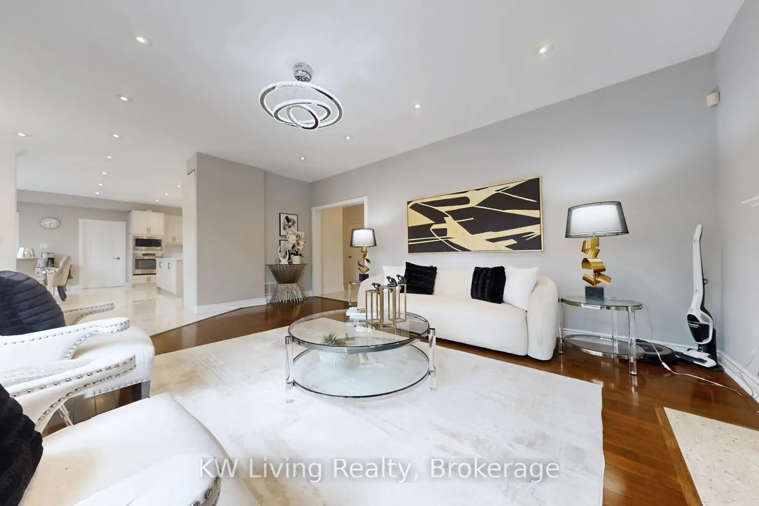 19 Spadina Road photo 5