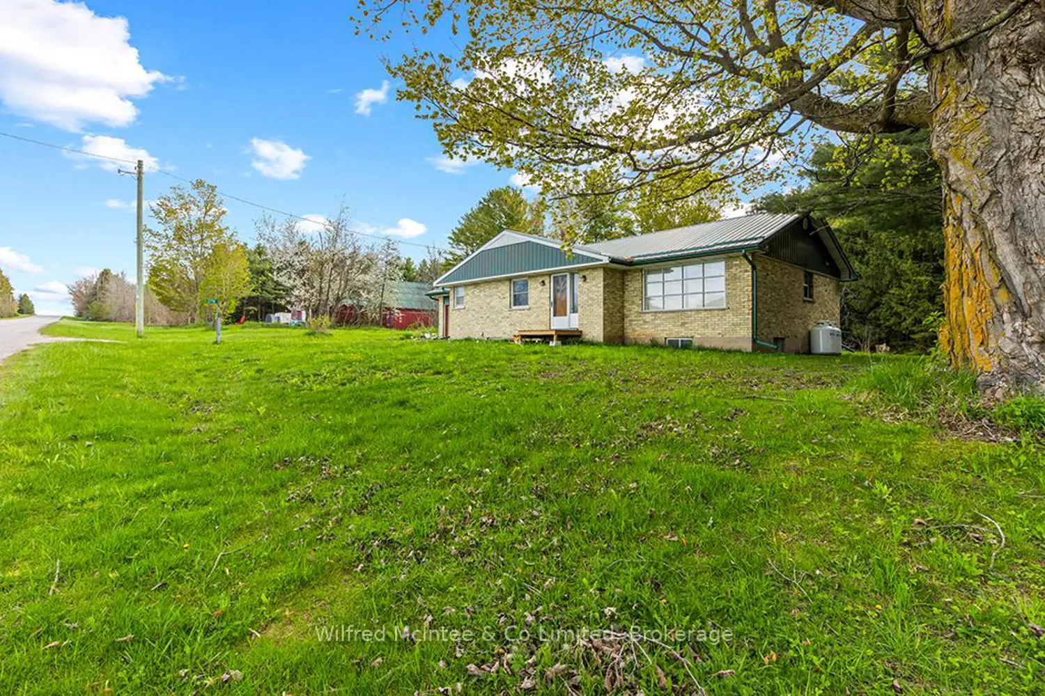 279 Sideroad 5 Road photo 2
