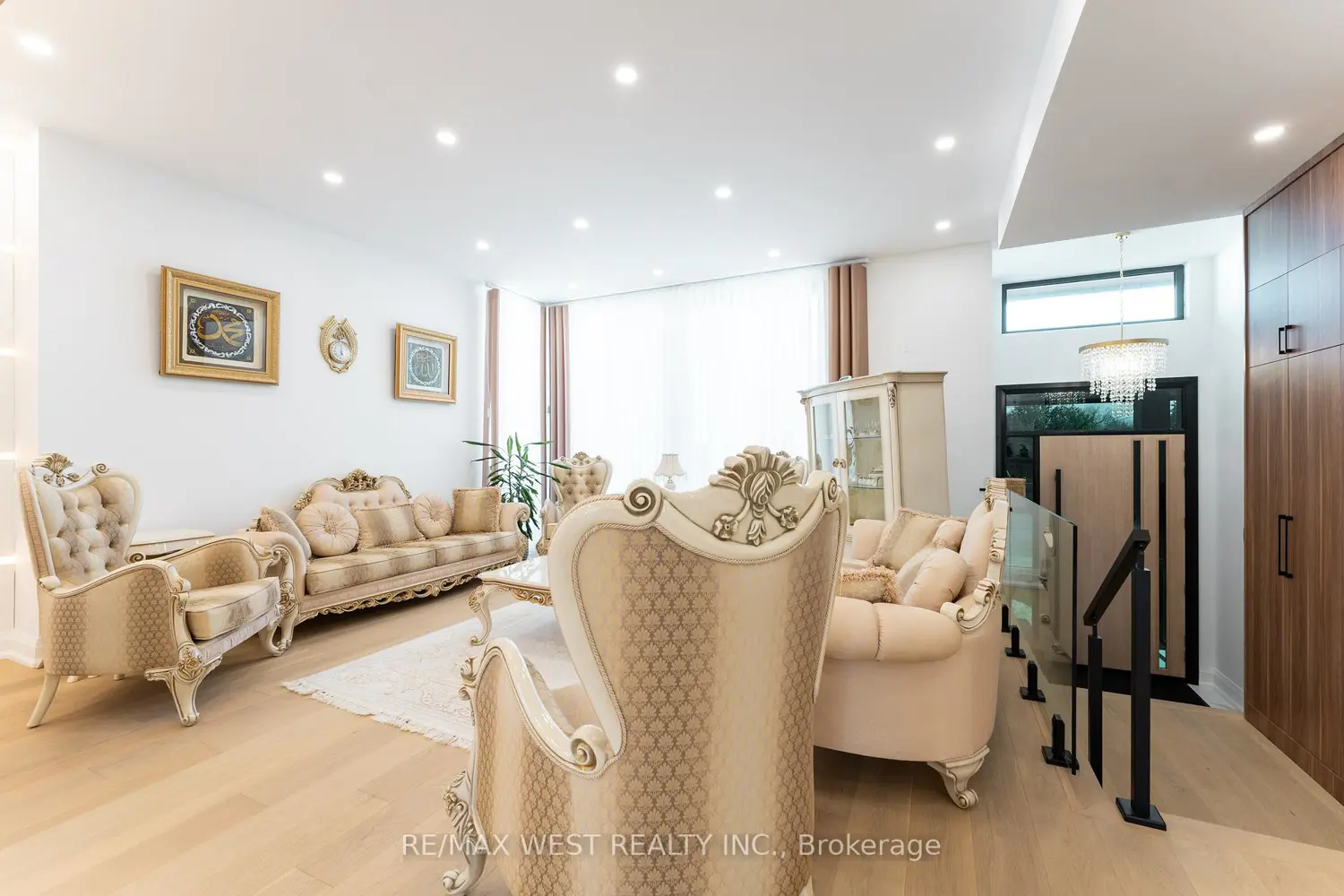 52 Wildwood Avenue photo 4
