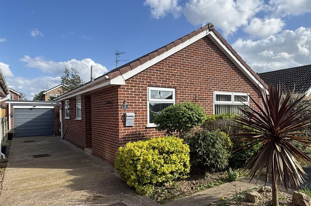 2 bed detached bungalow for saleMontrose Court, Goole DN14