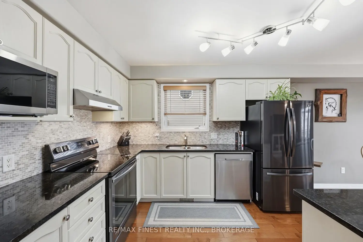 1466 Adams Avenue photo 5