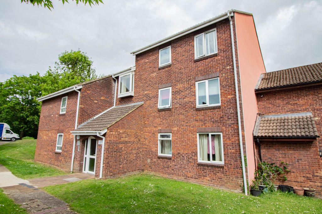 2 bed flat for saleMaple Court, Frome BA11