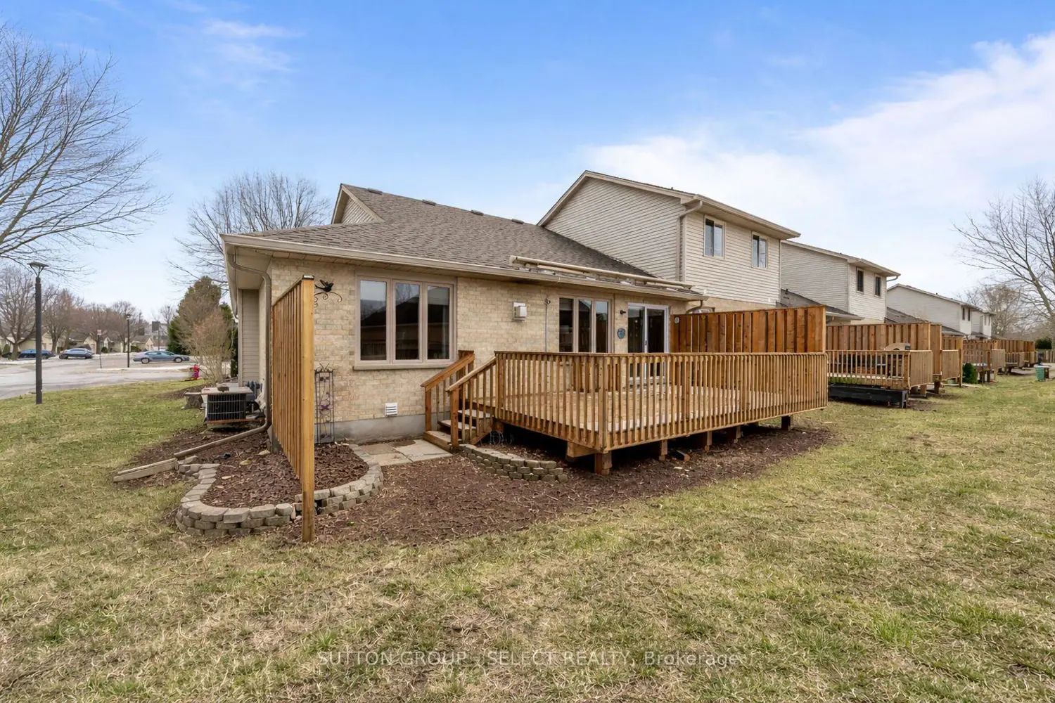 99 Edgevalley Road 49 photo 4
