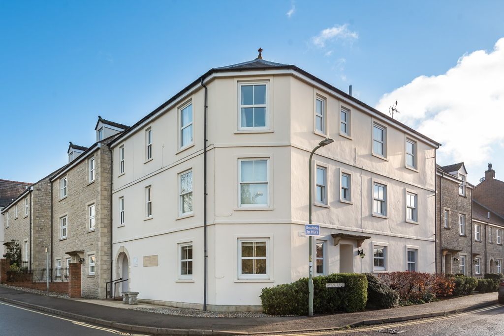2 bed flat for saleChurch Street, Faringdon, Oxfordshire SN7