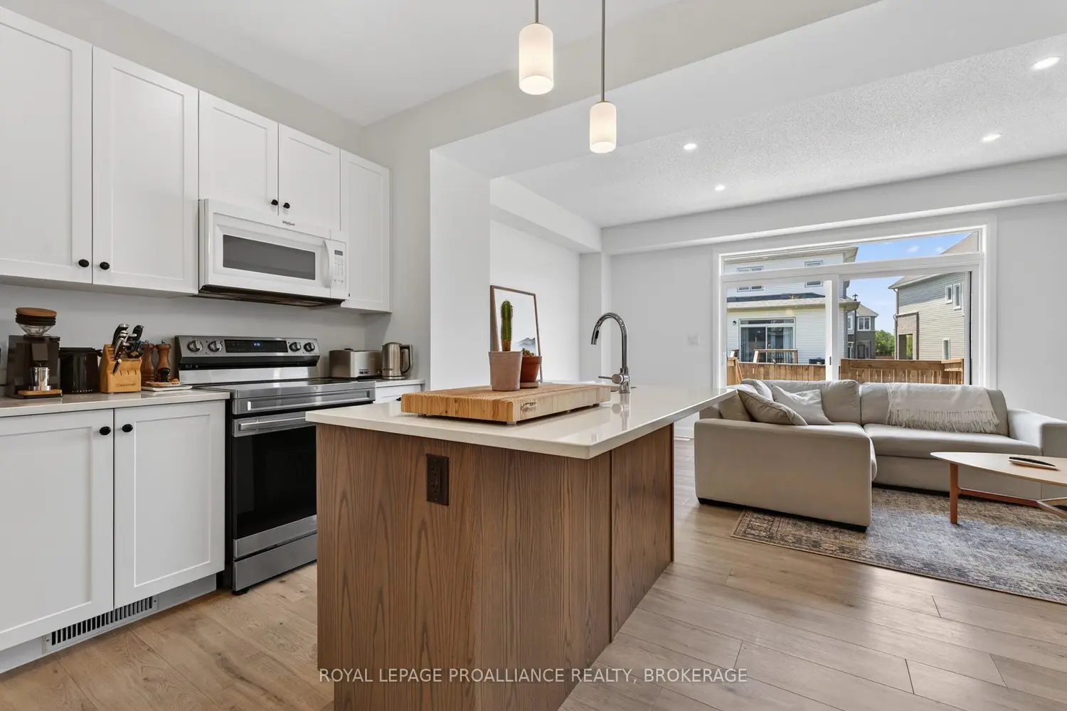 1536 Scarlet Street photo 4