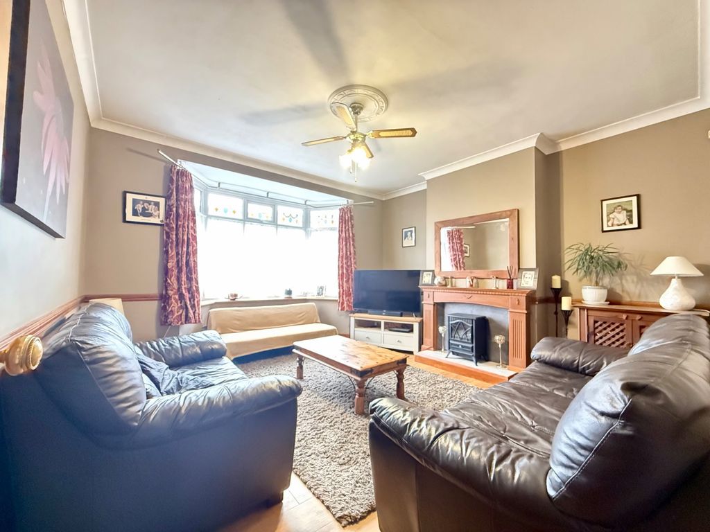 Additional image 5 of 4 bed detached house for saleLivingstone Road, Gillingham ME7