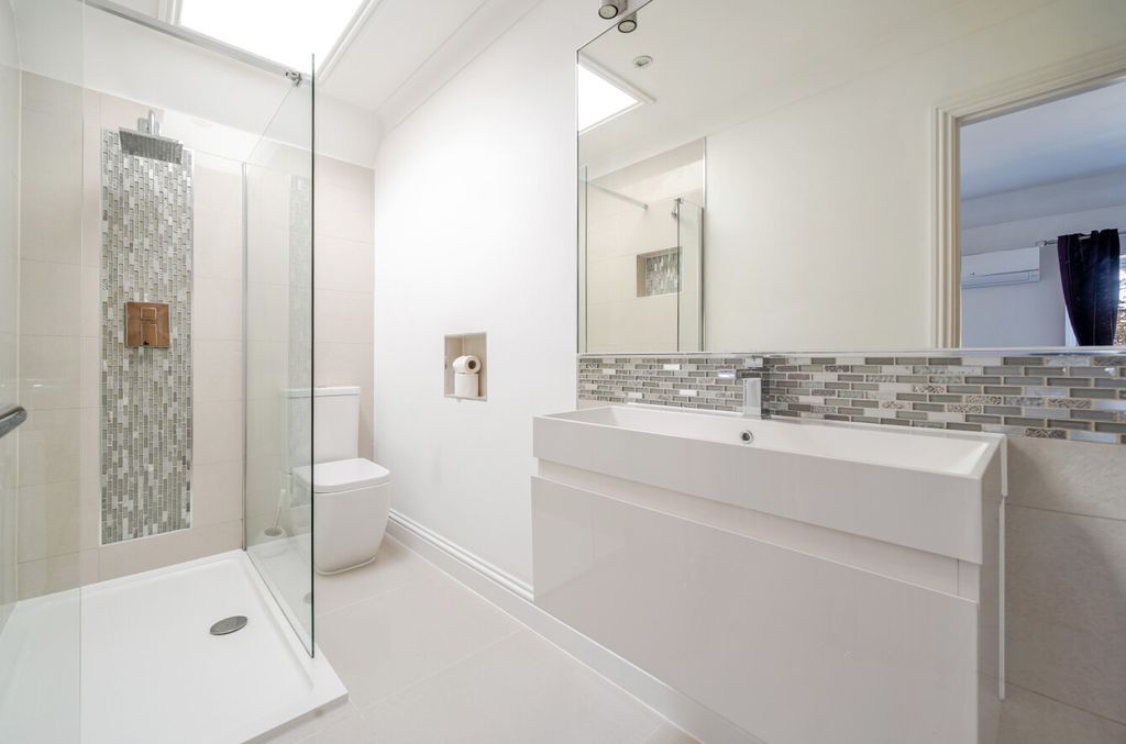 Additional image 7 of 4 bed detached house for saleReading Road South, Fleet, Hampshire GU52