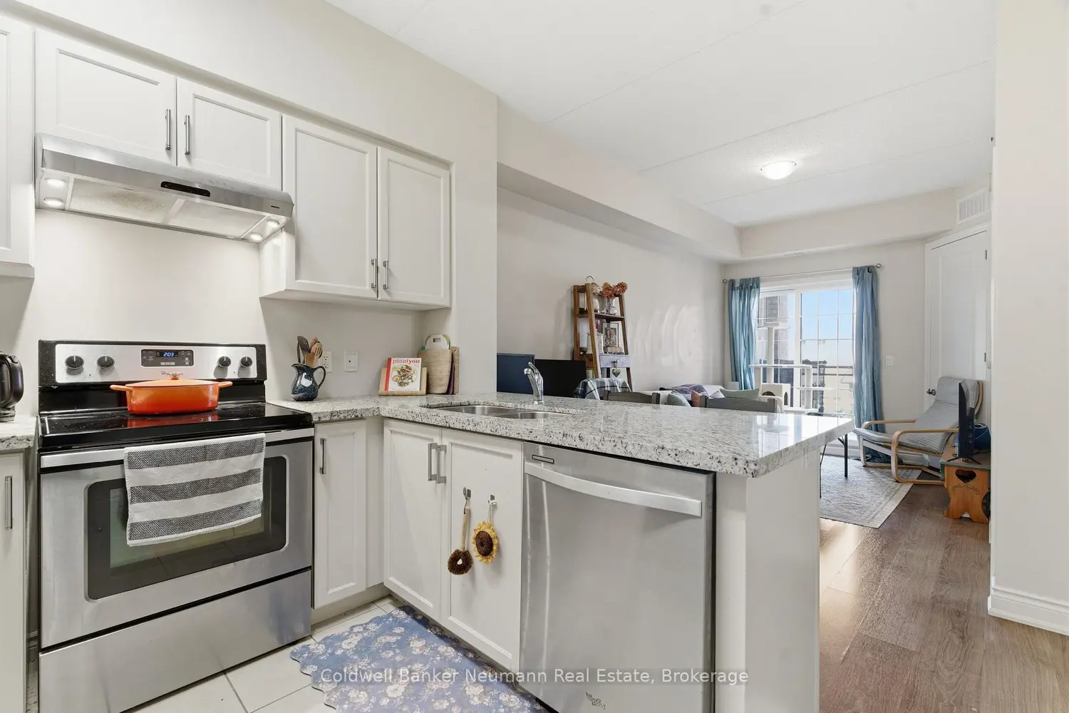 1077 Gordon Street 335 photo 4