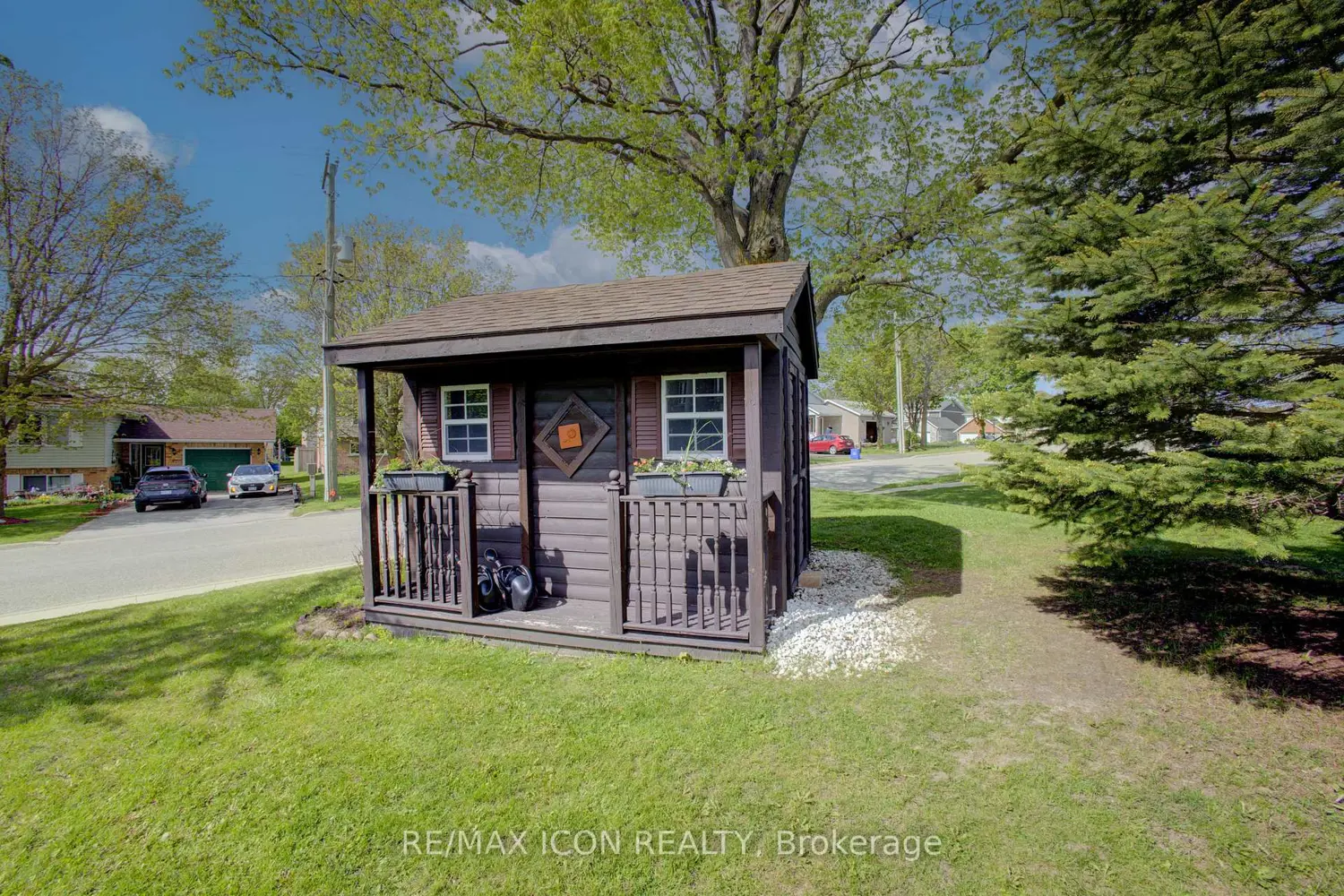 178 Melissa Crescent photo 5
