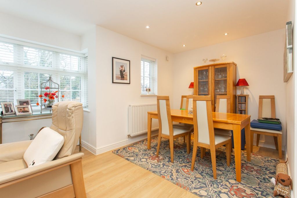 2 bed flat for saleLakeside Avenue, Faversham, Kent ME13 photo 5