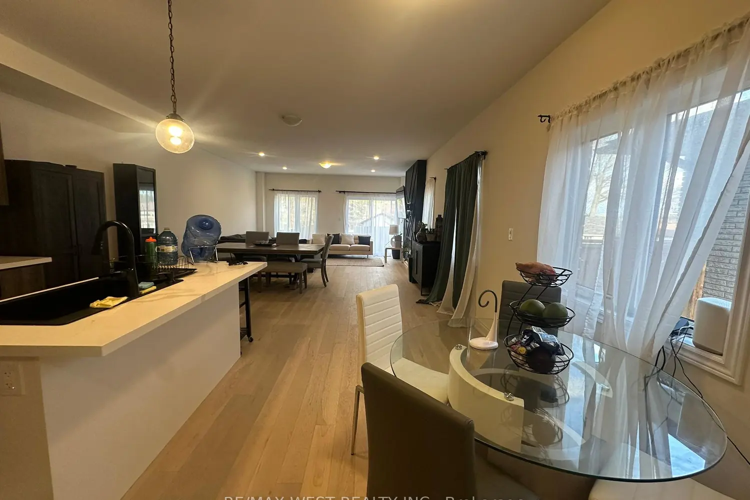 131 Guelph Street photo 5
