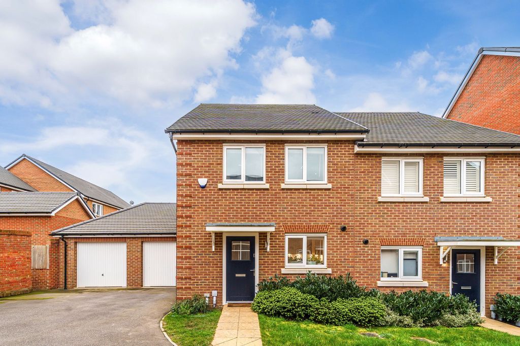 3 bed semi-detached house for saleGalatea Way, Epsom KT19