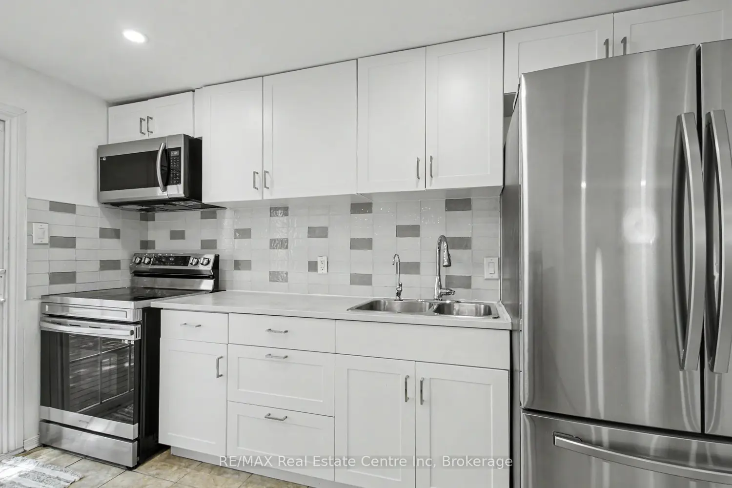51 Camrose Court photo 4