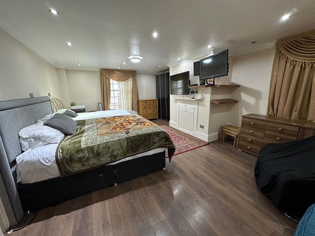 Additional image 10 of 7 bed detached house for saleStaines Road, Bedfont TW14