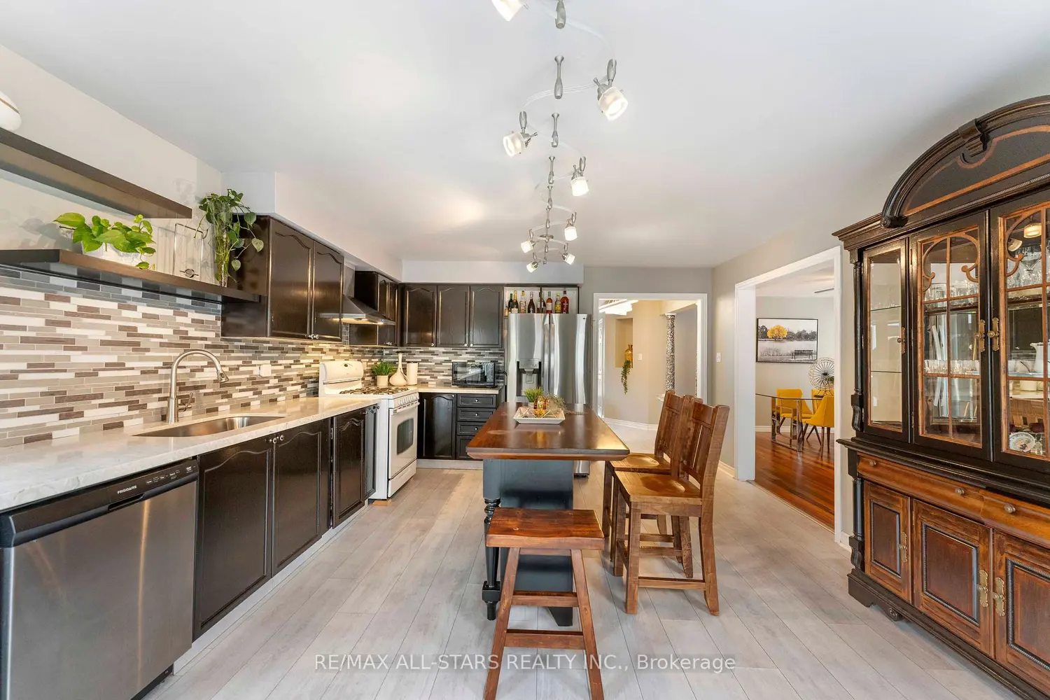 18 Reddenhurst Crescent photo 3