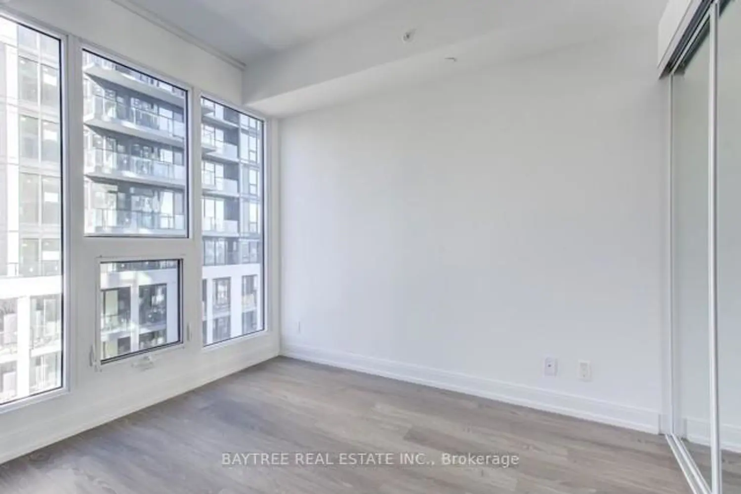 Additional image 4 of 181 Dundas Street 5612