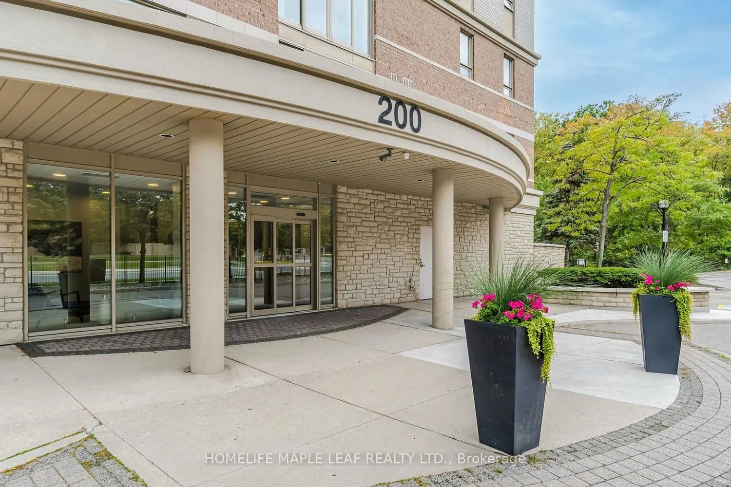 200 Burnhamthorpe Road 1304 photo 2