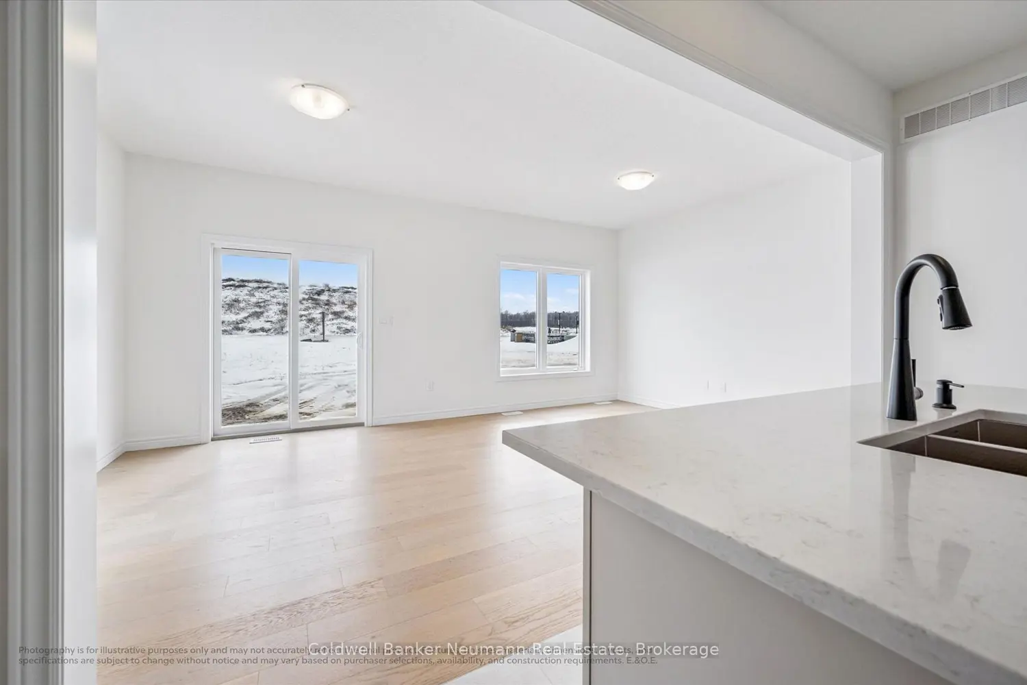 537 Anton Crescent photo 5