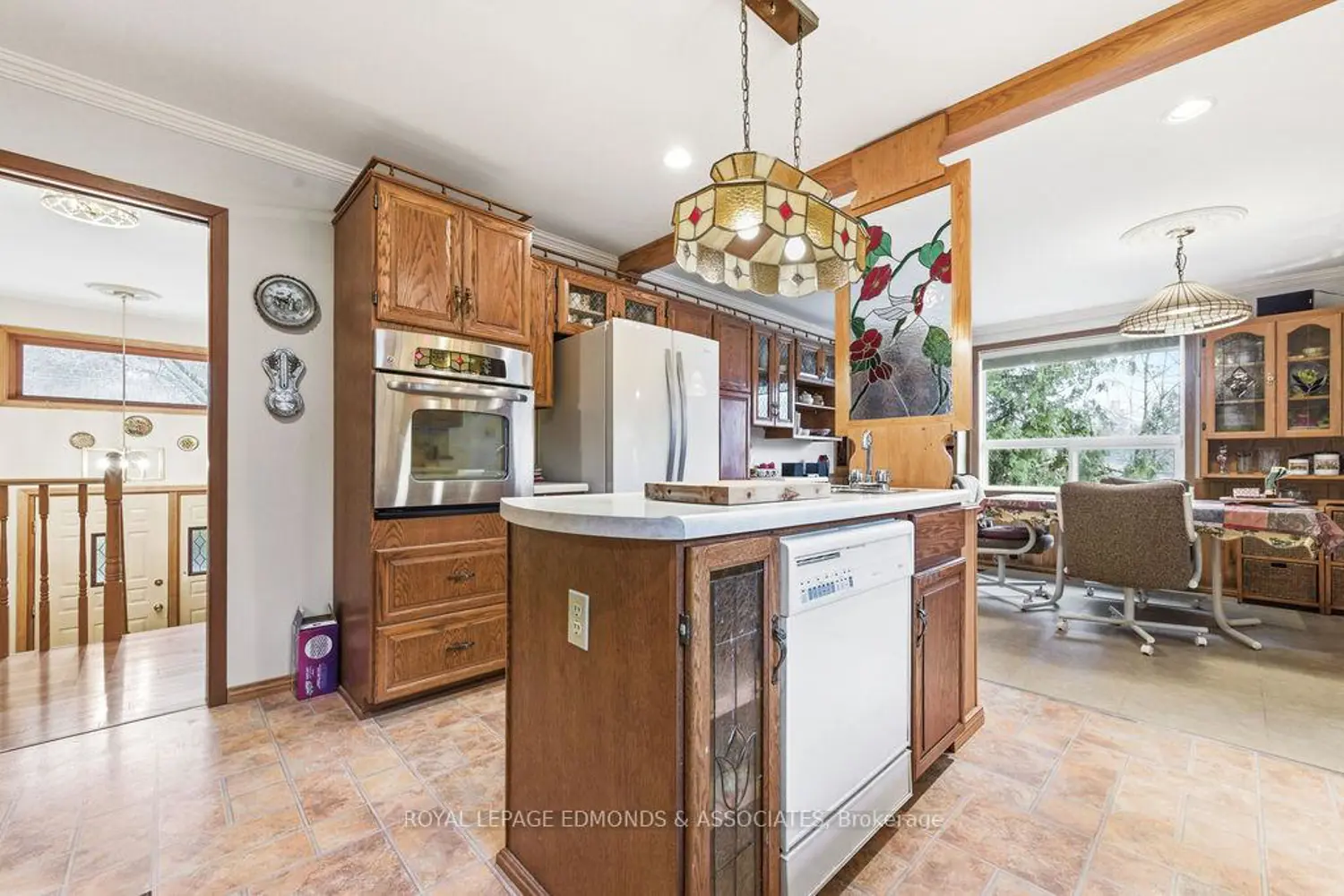 1411 Victoria Street photo 4