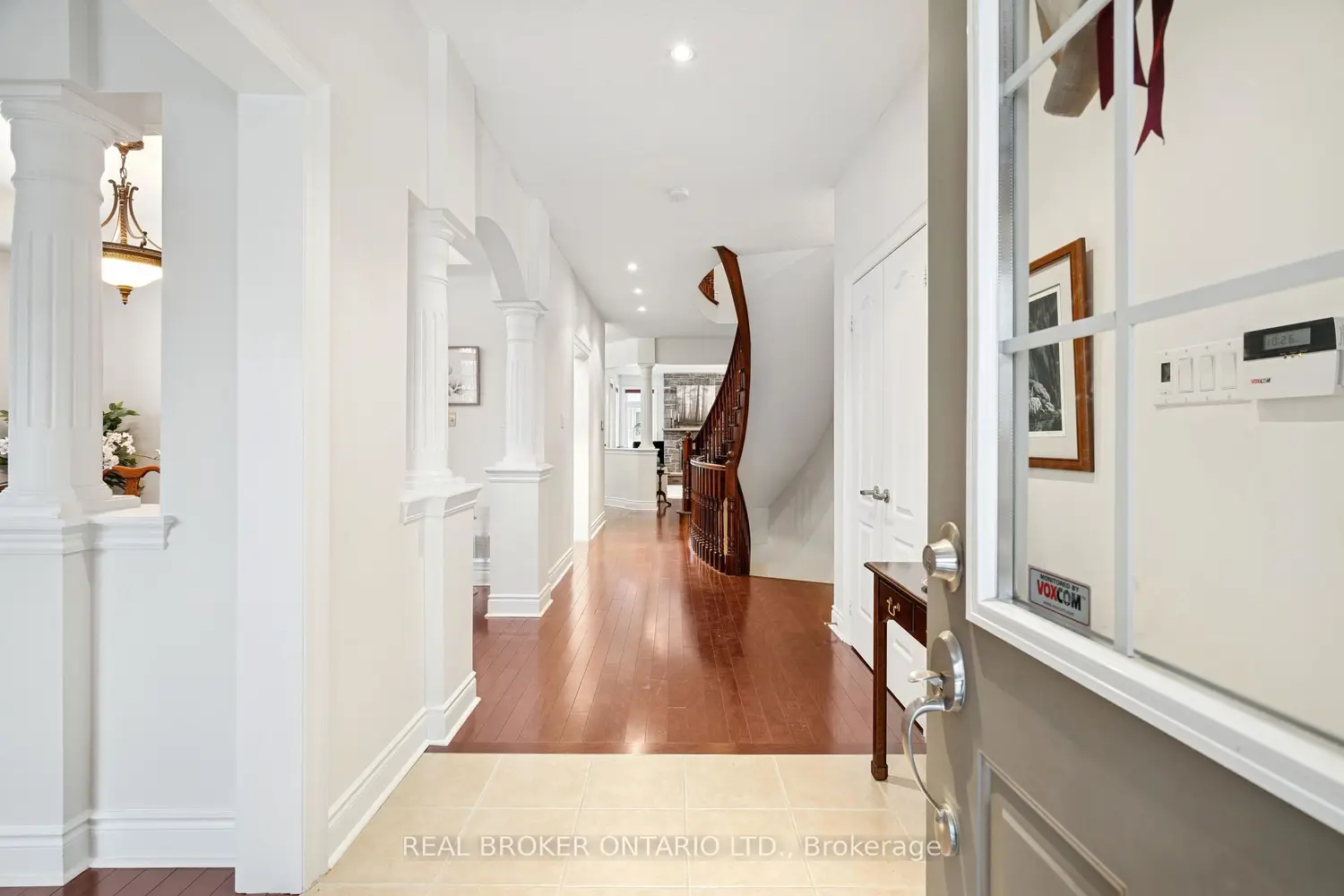 1583 Hallstone Road photo 5