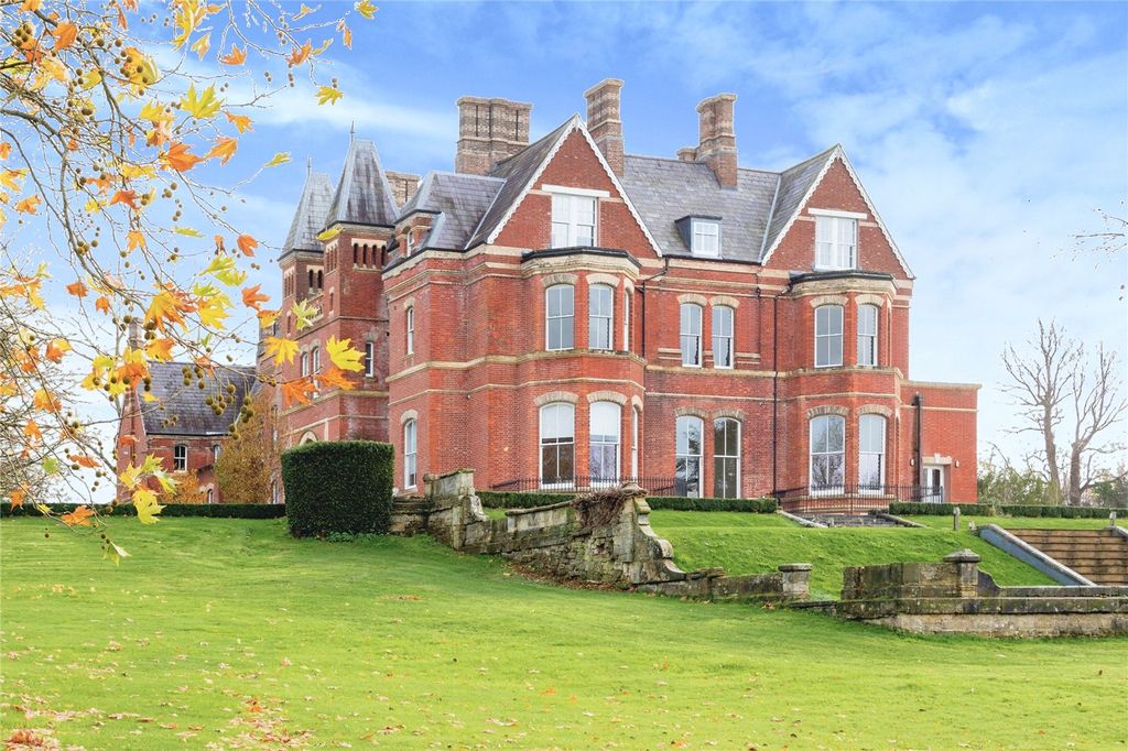 2 bed flat for saleHastings Road, Hawkhurst, Cranbrook, Kent TN18