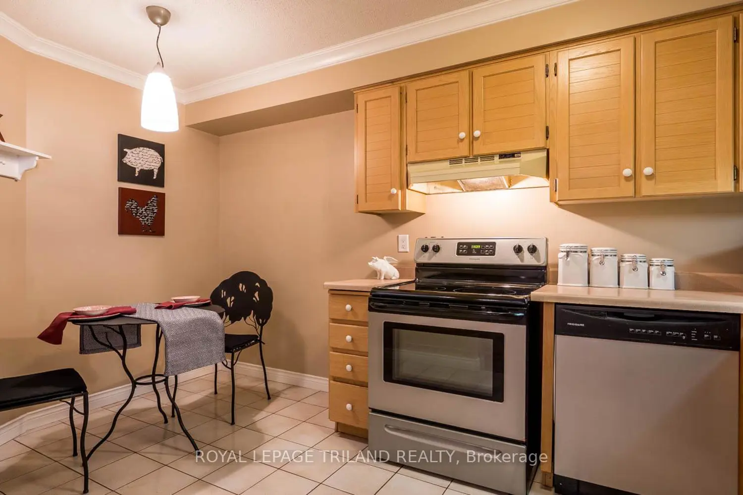 695 Richmond Street 904 photo 5