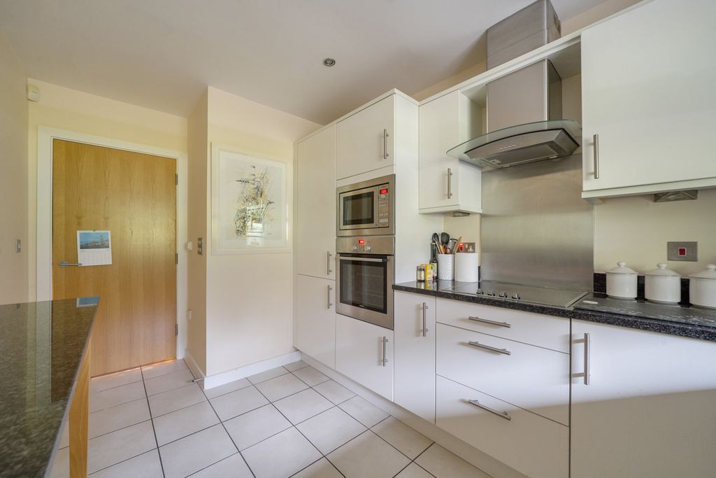 Additional image 5 of 2 bed flat for saleSouth Park, Gerrards Cross, Buckinghamshire SL9