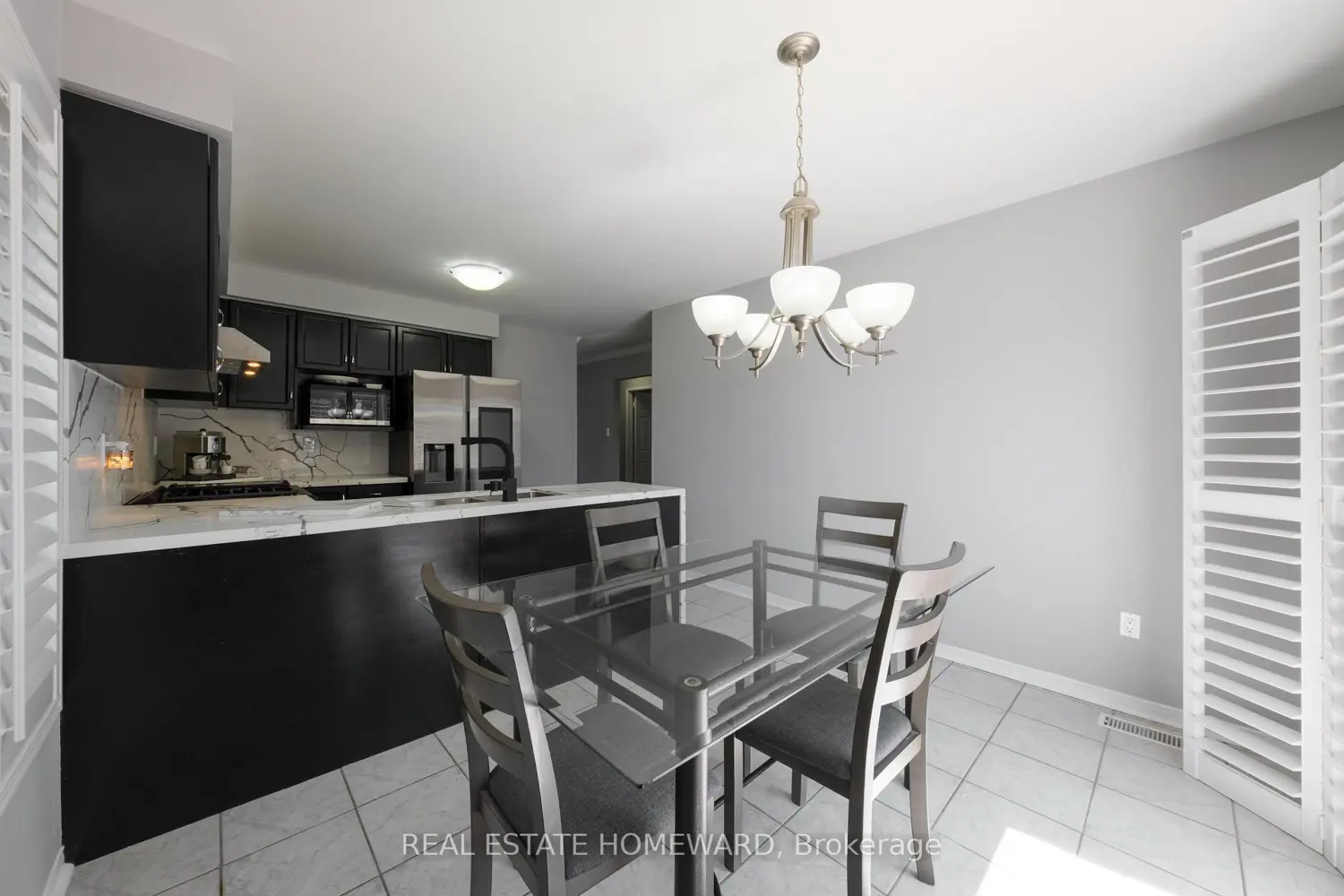 1283 Vincent Crescent photo 4