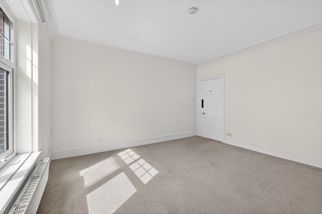 Additional image 10 of 2 bed flat for saleGraham Court, Hamilton Gardens, Felixstowe IP11
