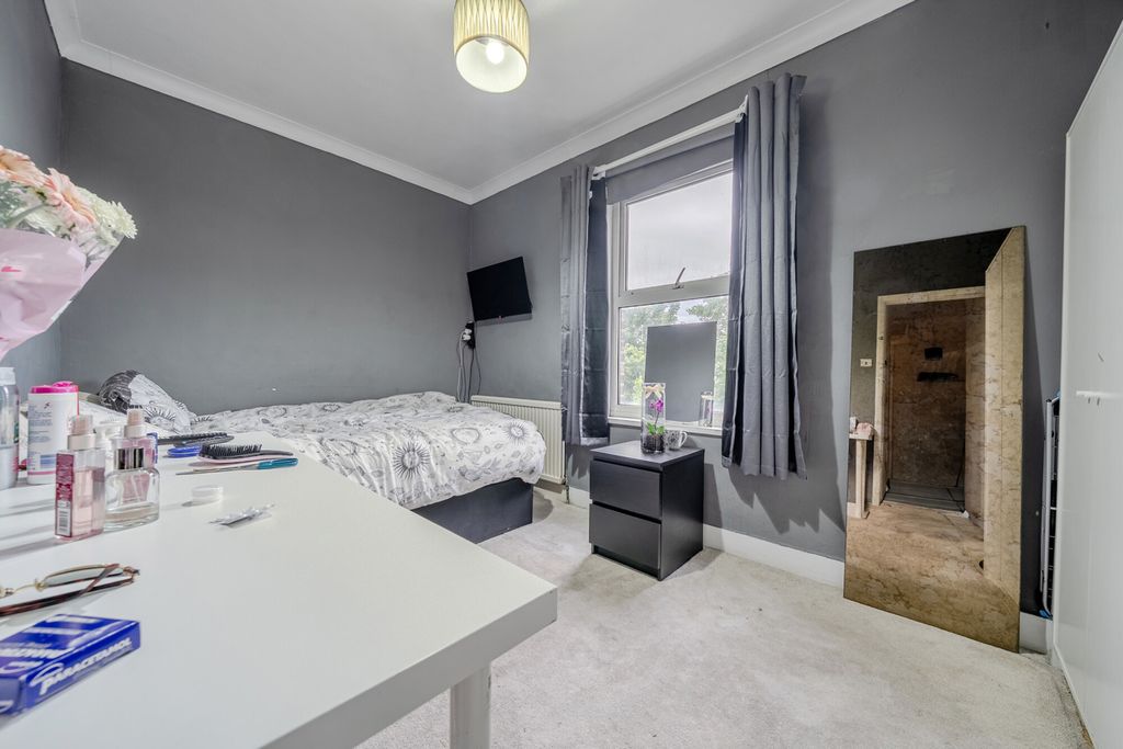 Additional image 10 of 3 bed flat for salePembroke Road, Erith DA8