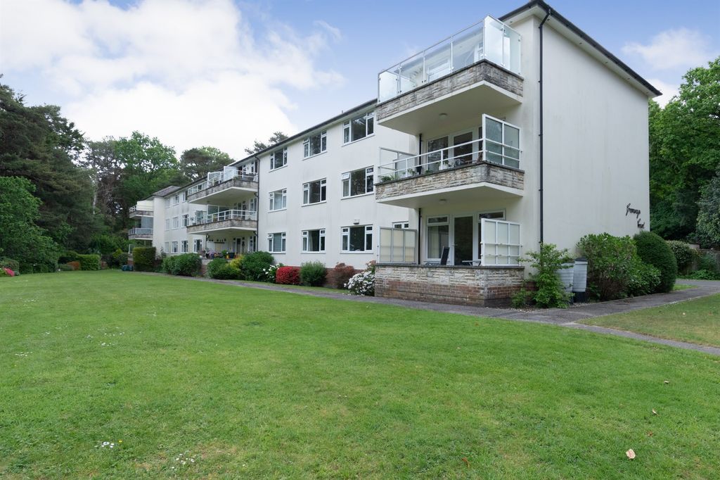 Additional image 7 of 3 bed flat for saleAldridge Road, Ferndown BH22