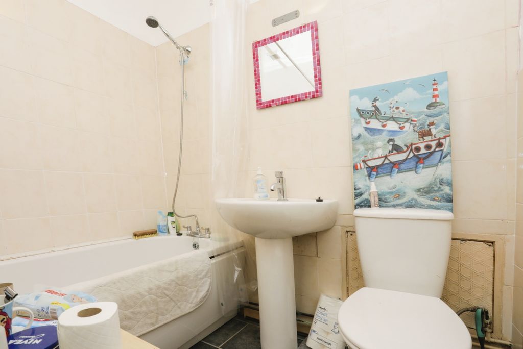 Additional image 10 of 1 bed flat for salePrinces Road, Felixstowe IP11