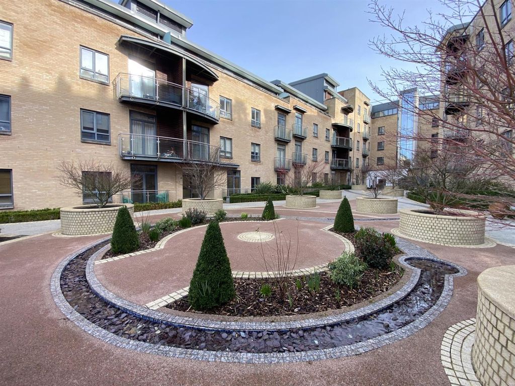 2 bed flat for saleTrinity Gate, Epsom Road, Guildford GU1 photo 4