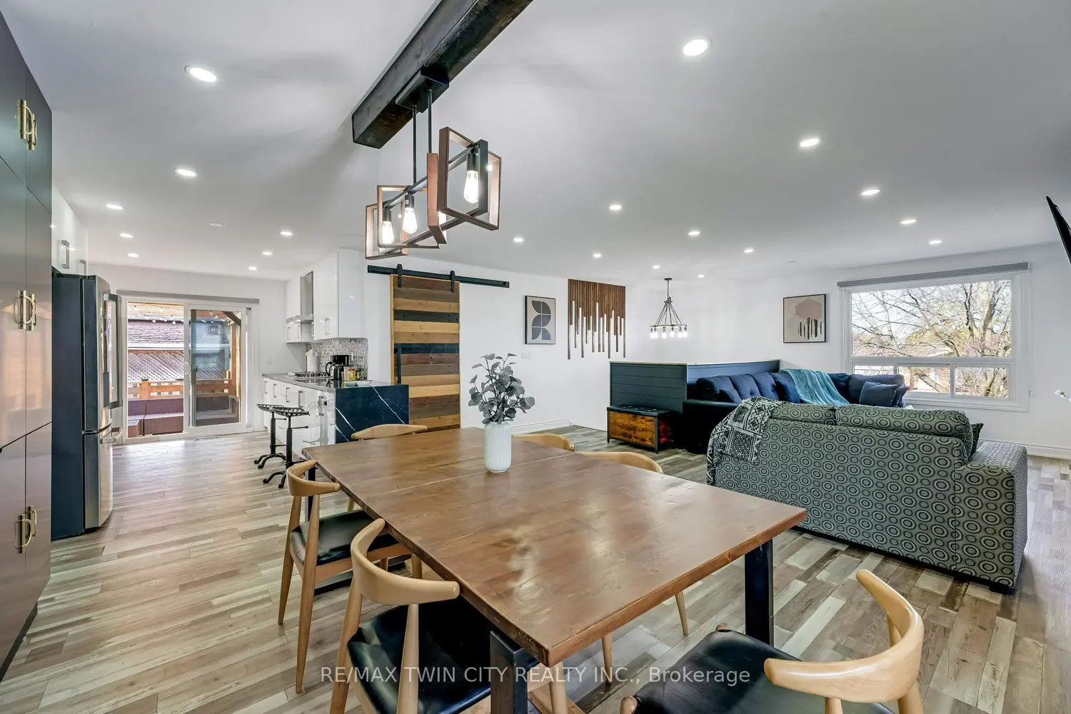 193 Westheights Drive photo 5