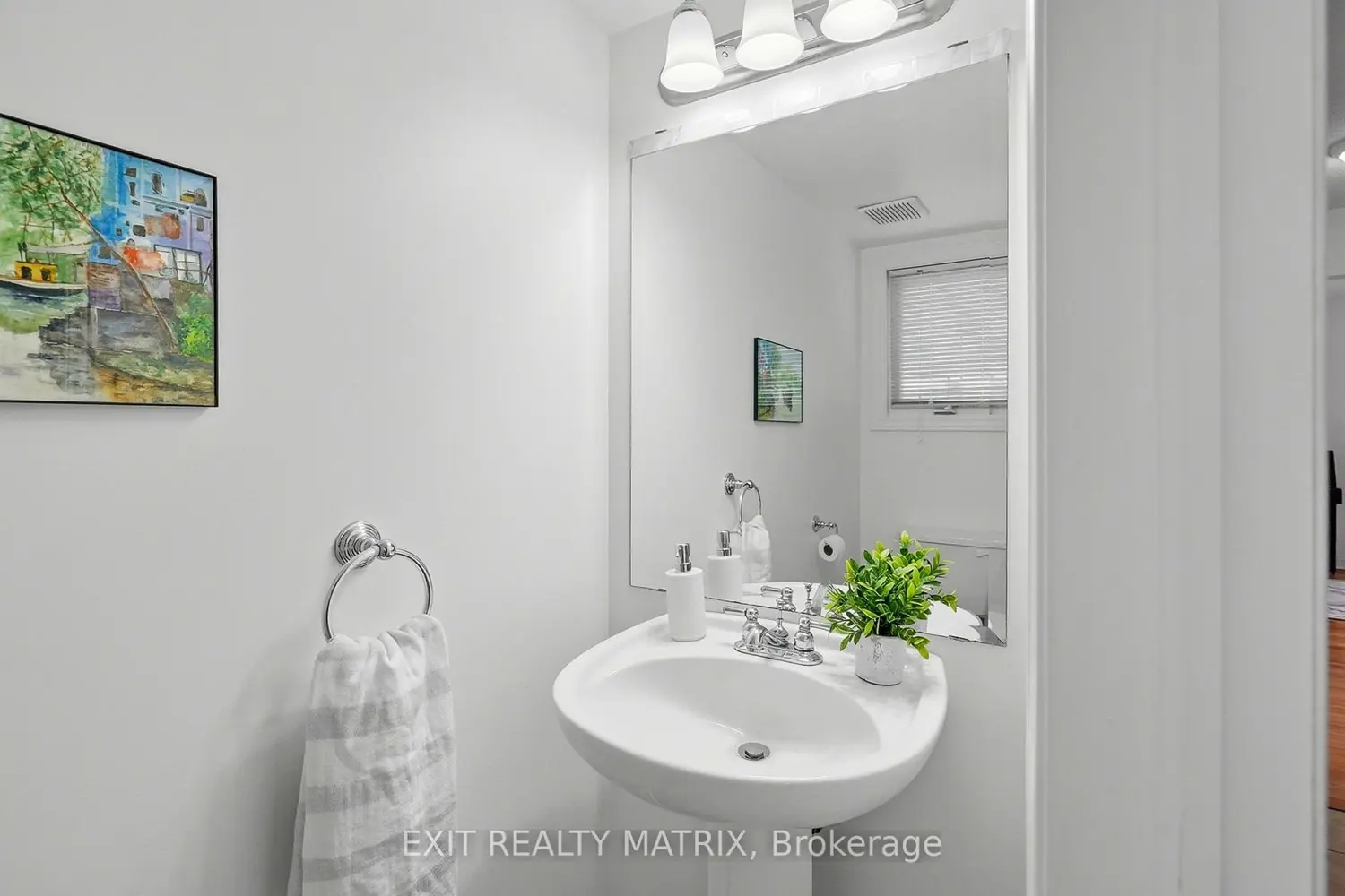 727 Brome Crescent photo 3