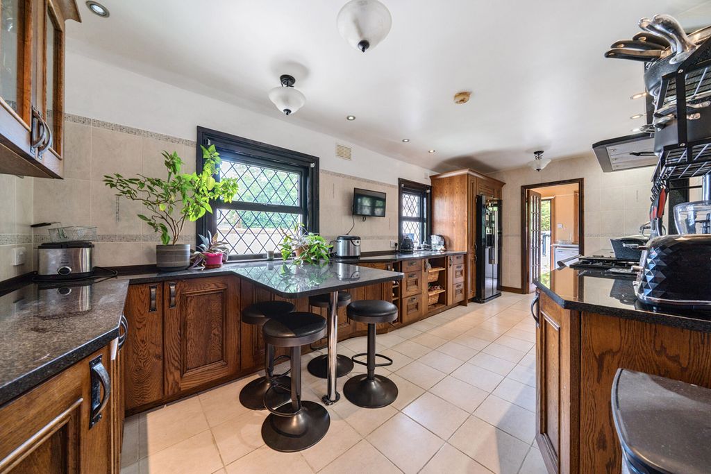 Additional image 4 of 4 bed detached house for saleLennox Road, Gravesend DA11