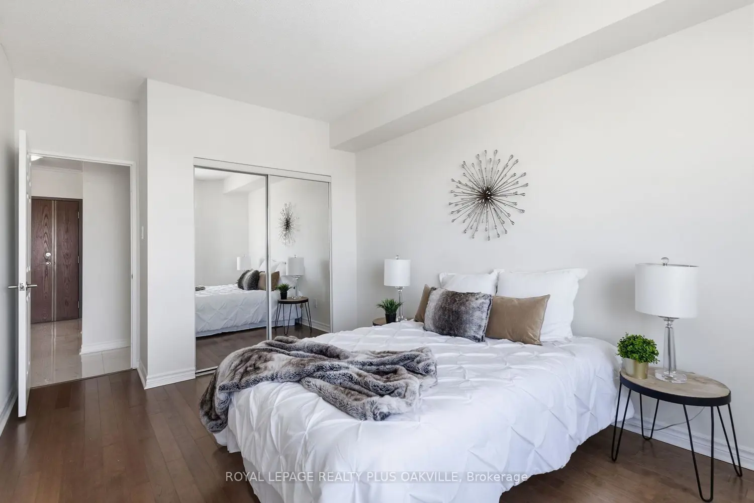 Additional image 13 of 2511 Lakeshore Road 718