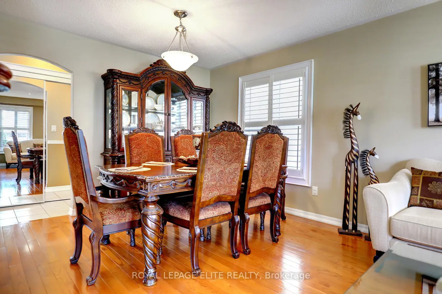 1094 Hepburn Road photo 4