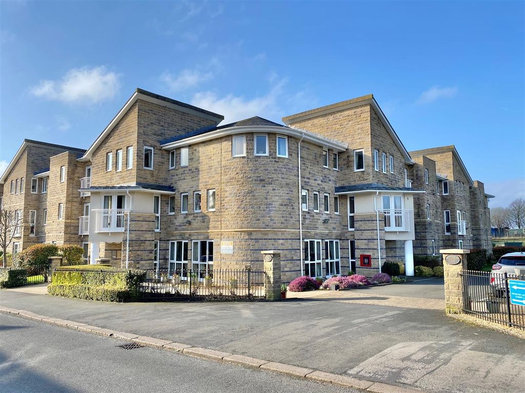 2 bed flat for saleNorth Road, Glossop SK13