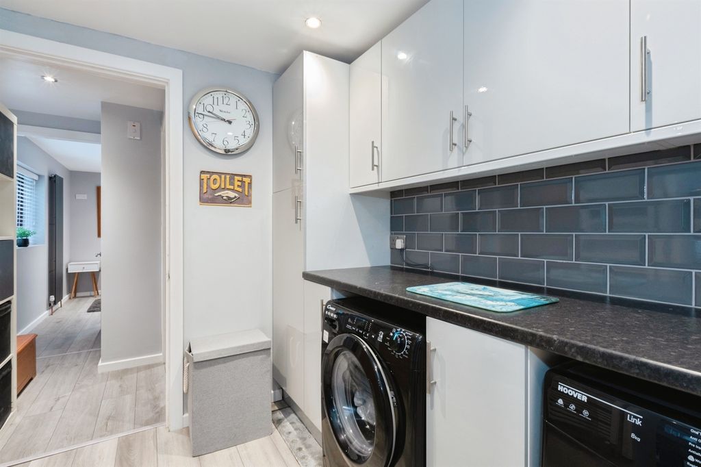 Additional image 6 of 5 bed semi-detached house for salePennys Crescent, Fordingbridge SP6