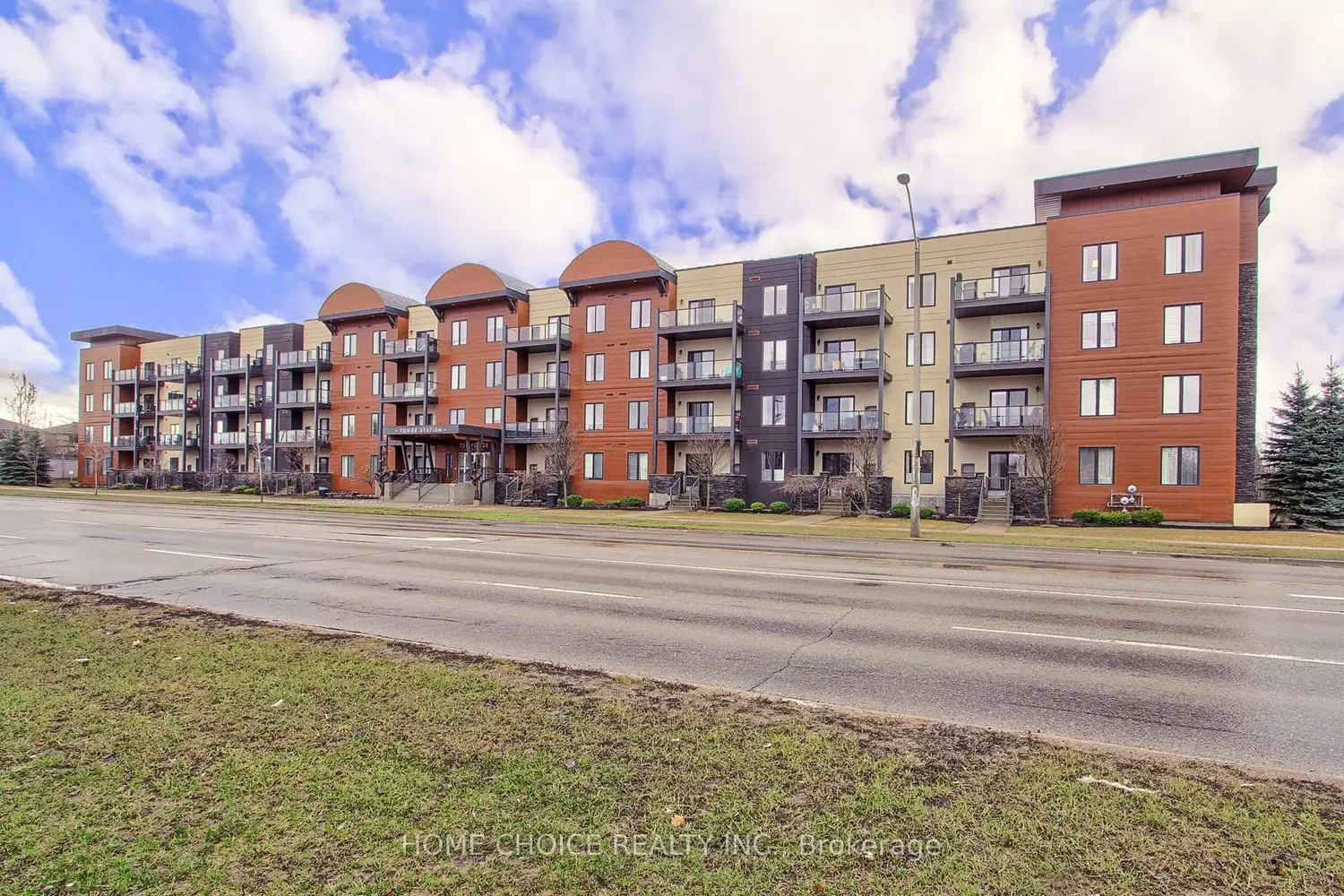 720 Yonge Street 301