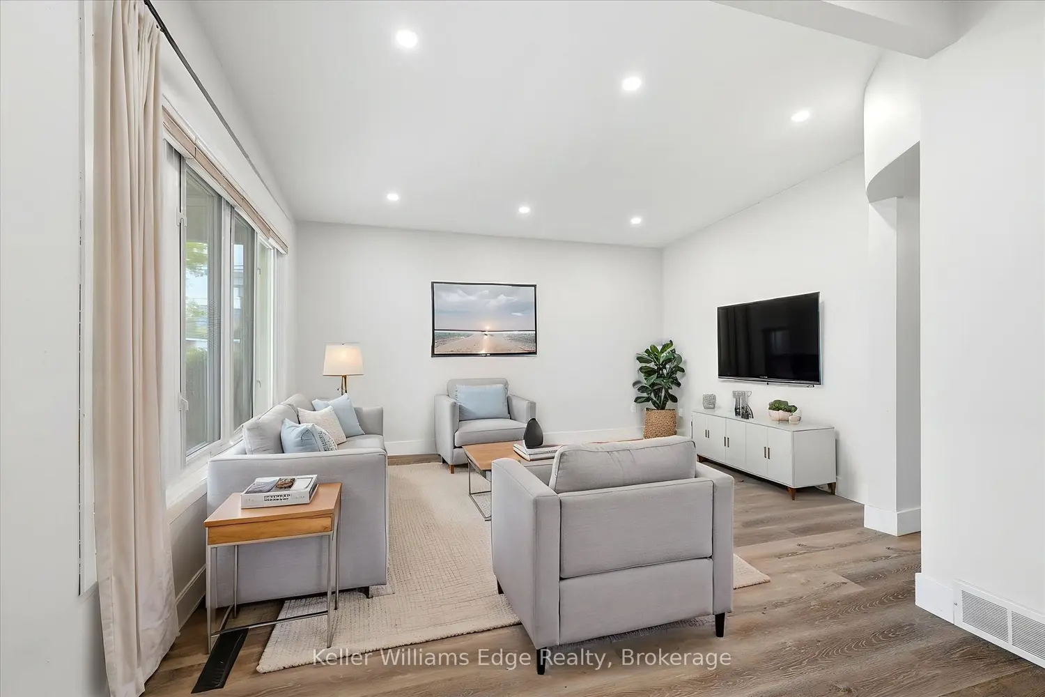 16 Ronaldshay Avenue photo 3