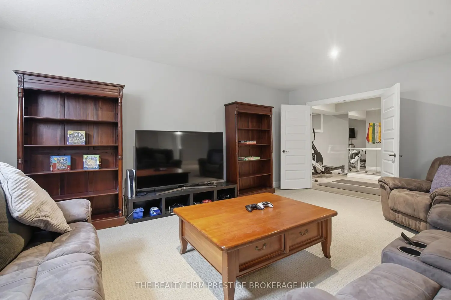 1104 Coates Lane photo 4