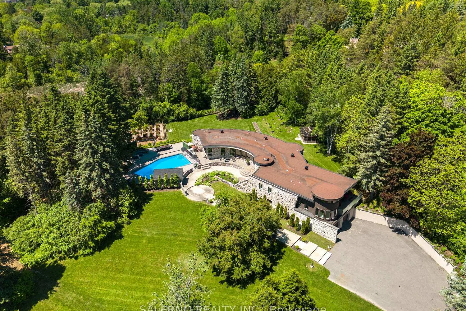 290 Kingscross Drive