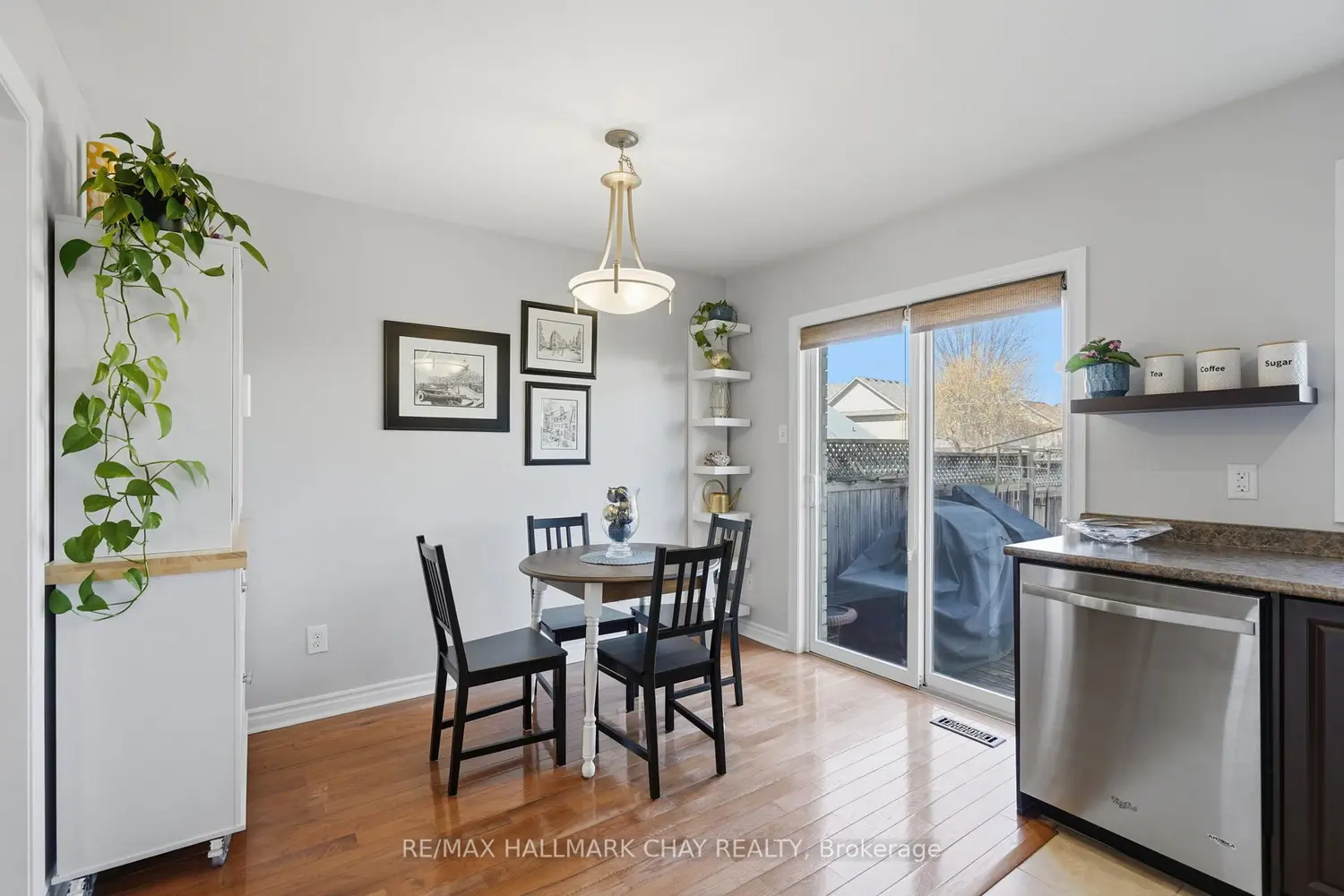 215 Banting Crescent photo 5