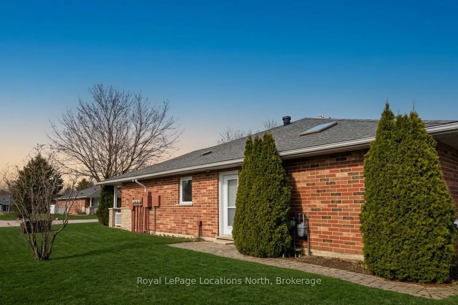275 Huron Street 23 photo 3