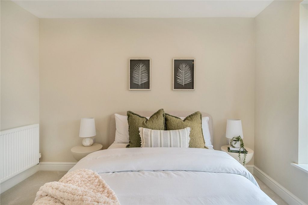 Additional image 13 of 3 bed semi-detached house for salePark Road, Farnborough, Hampshire GU14
