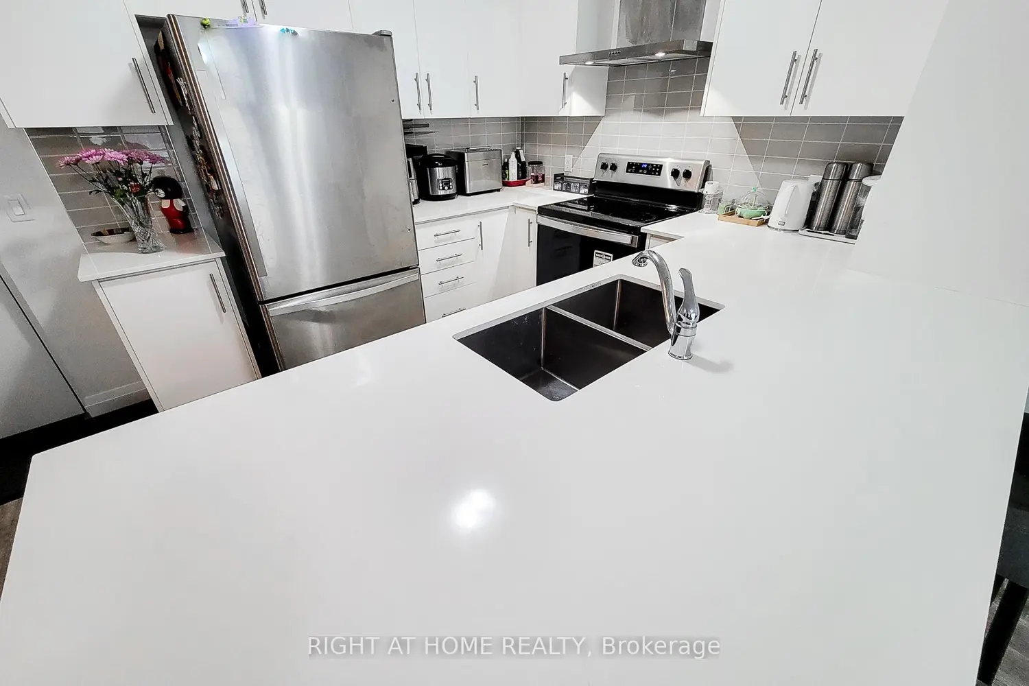 1 Redfern Avenue 217 photo 4