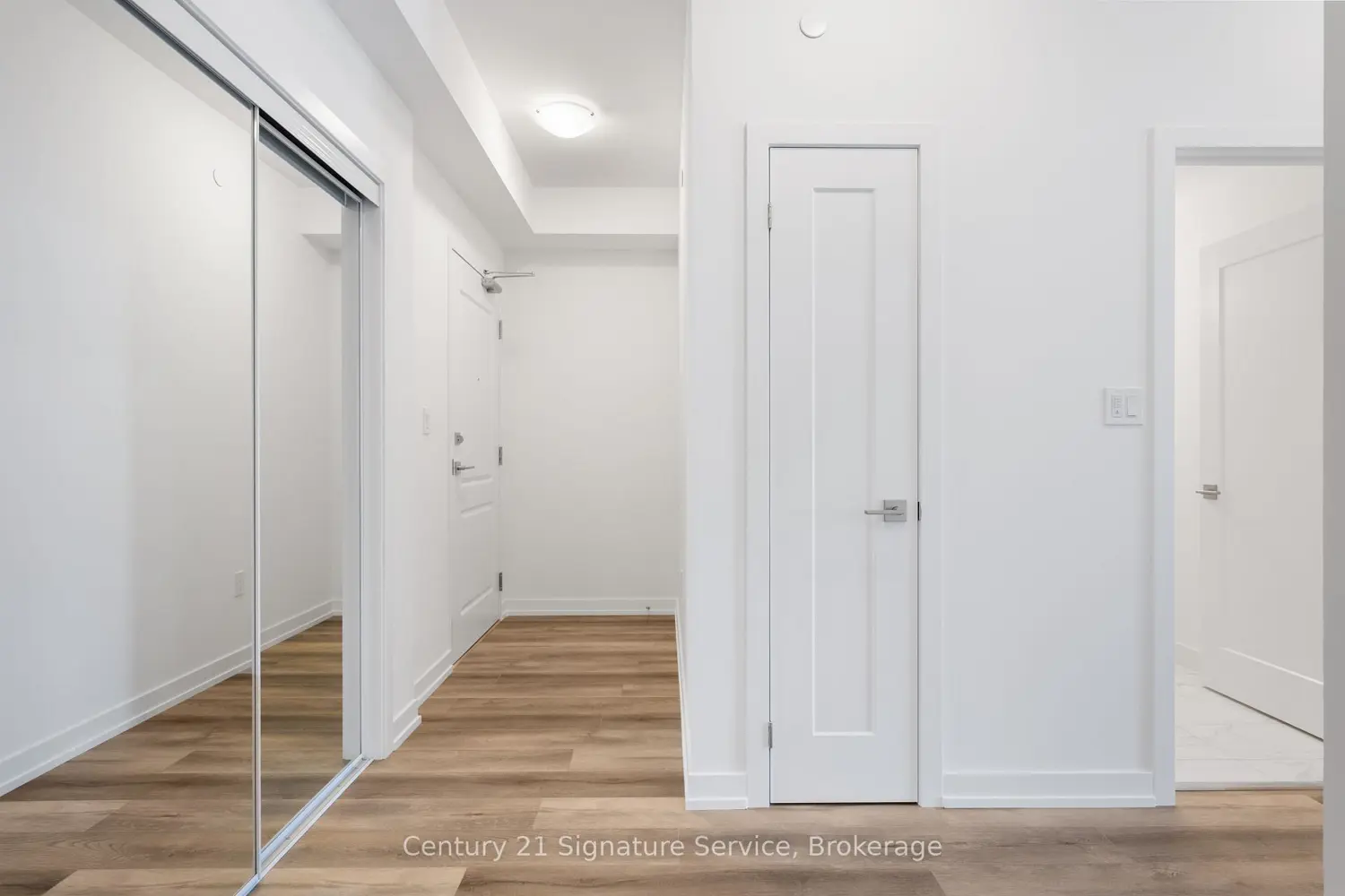 470 Dundas Street 1013 photo 5