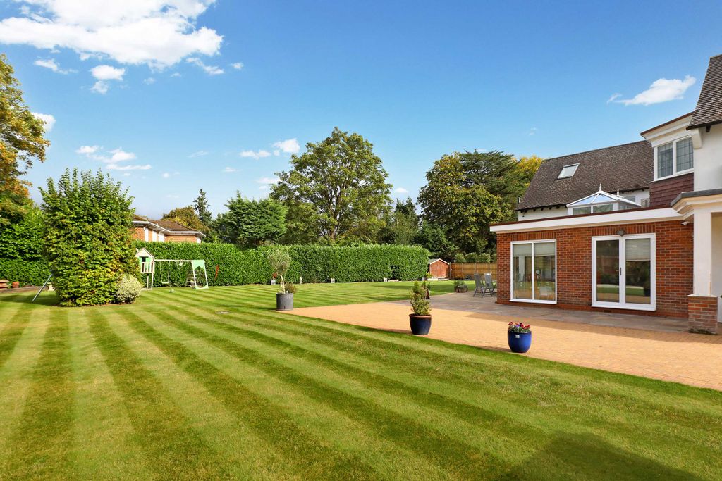 Additional image 19 of 7 bed detached house for sale15 Vicarage Way, Gerrards Cross SL9